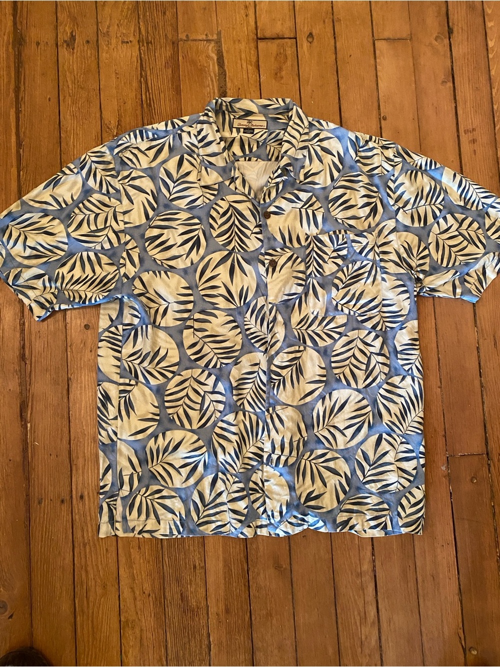 100% silk vintage Tommy Bahama Hawaiin shirt size large
